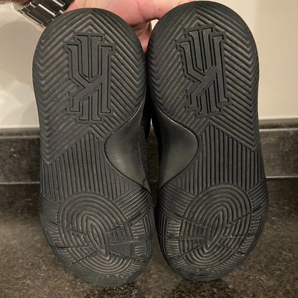 Nike Kyrie 2 'Triple Black' - Size 5Y - Picture 8 of 11